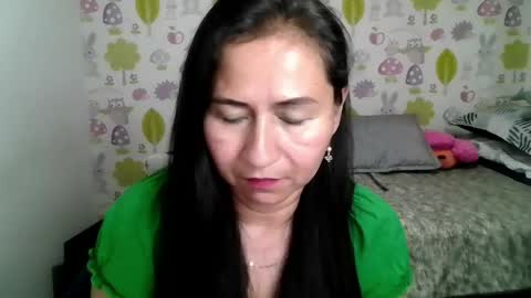 Snapshot of tyna_b chatting on April 30, 5:36 am Tyna online show from April 30, 5:36 am