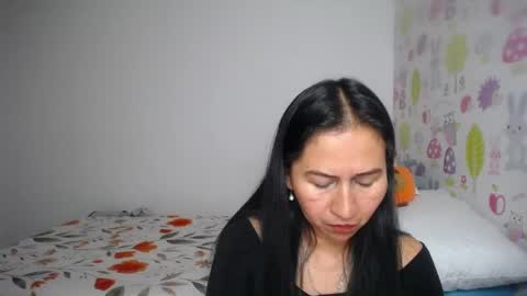 Snapshot of tyna_b chatting on May 19, 4:13 pm Tyna online show from May 19, 4:13 pm