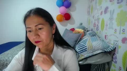 Snapshot of tyna_b chatting on June 4, 4:46 pm Tyna online show from June 4, 4:46 pm