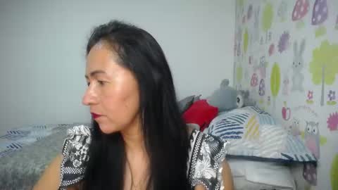 Snapshot of tyna_b chatting on June 10, 1:17 am Tyna online show from June 10, 1:17 am