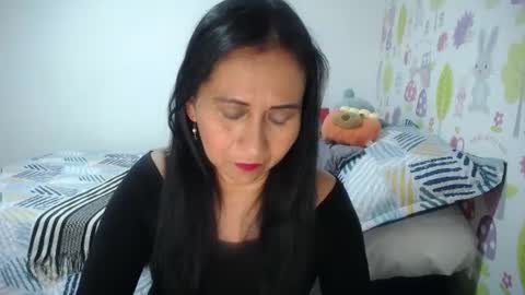 Snapshot of tyna_b chatting on June 11, 5:22 pm Tyna online show from June 11, 5:22 pm
