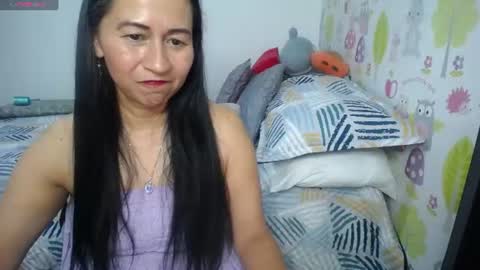 Snapshot of tyna_b chatting on June 14, 3:03 pm Tyna online show from June 14, 3:03 pm