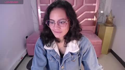 Snapshot of tyna_ch chatting on December 9, 4:26 pm TYNA online show from December 9, 4:26 pm