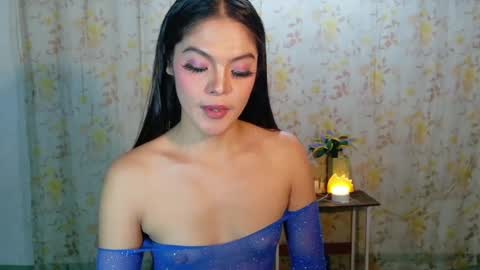 Snapshot of tynovaria chatting on July 18, 4:00 pm tynovaria online show from July 18, 4:00 pm