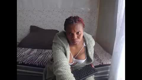 tyratrixie online show from May 6, 9:25 am