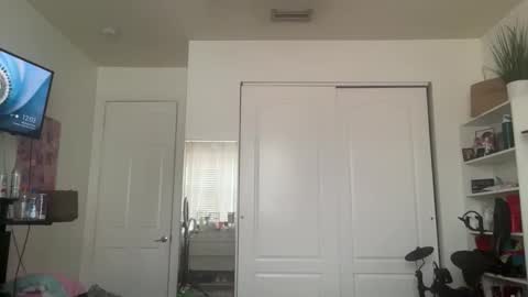 Snapshot of tyy0ung chatting on May 21, 4:03 pm tyy0ung online show from May 21, 4:03 pm