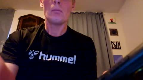 Snapshot of u2232739082 chatting on May 22, 4:52 am u2232739082 online show from May 22, 4:52 am