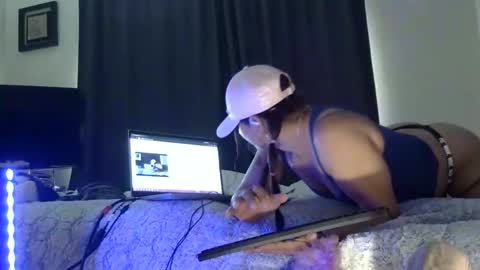 Azelia B online show from May 14, 1:40 pm