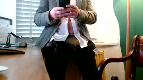 ukclive online show from October 10, 10:14 am