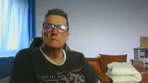 Snapshot of ulmeni4 chatting on June 1, 2:08 pm ulmeni4 online show from June 1, 2:08 pm