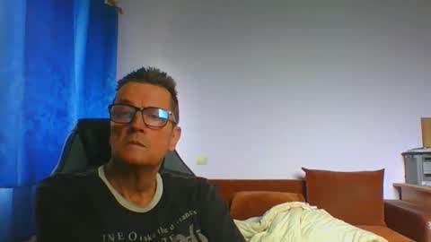 Snapshot of ulmeni4 chatting on June 2, 6:15 am ulmeni4 online show from June 2, 6:15 am
