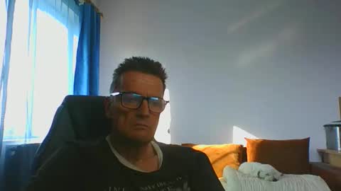 Snapshot of ulmeni4 chatting on June 3, 3:28 pm ulmeni4 online show from June 3, 3:28 pm
