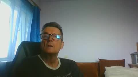 Snapshot of ulmeni4 chatting on June 4, 2:45 pm ulmeni4 online show from June 4, 2:45 pm
