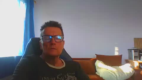 Snapshot of ulmeni4 chatting on June 6, 5:17 pm ulmeni4 online show from June 6, 5:17 pm