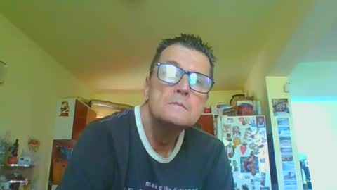 Snapshot of ulmeni4 chatting on June 7, 8:29 am ulmeni4 online show from June 7, 8:29 am