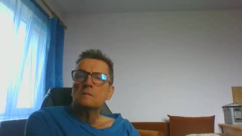 Snapshot of ulmeni4 chatting on June 11, 10:24 am ulmeni4 online show from June 11, 10:24 am