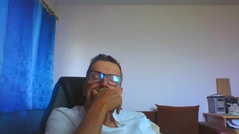 Snapshot of ulmeni4 chatting on June 19, 7:45 am ulmeni4 online show from June 19, 7:45 am