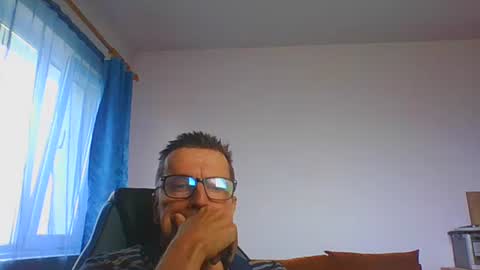 Snapshot of ulmeni4 chatting on July 9, 11:03 am ulmeni4 online show from July 9, 11:03 am