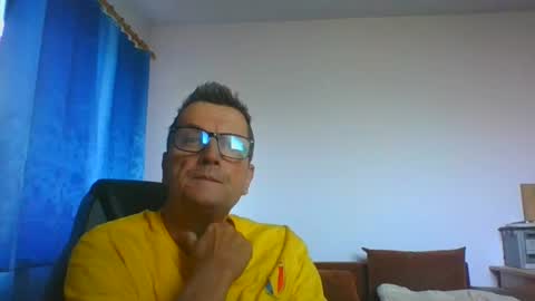 Snapshot of ulmeni4 chatting on July 13, 4:15 am ulmeni4 online show from July 13, 4:15 am