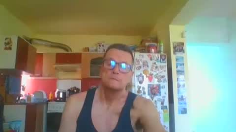 Snapshot of ulmeni7 chatting on March 5, 8:32 am ulmeni7 online show from March 5, 8:32 am