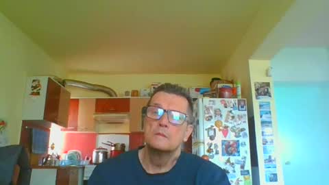 Snapshot of ulmeni7 chatting on March 25, 7:47 am ulmeni7 online show from March 25, 7:47 am