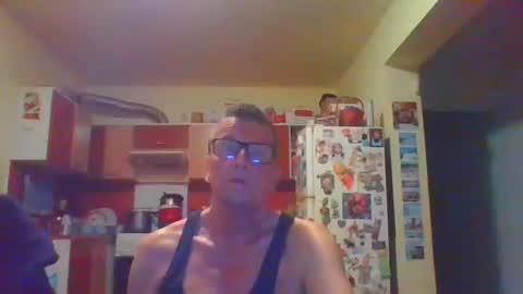 Snapshot of ulmeni7 chatting on April 5, 9:45 pm ulmeni7 online show from April 5, 9:45 pm