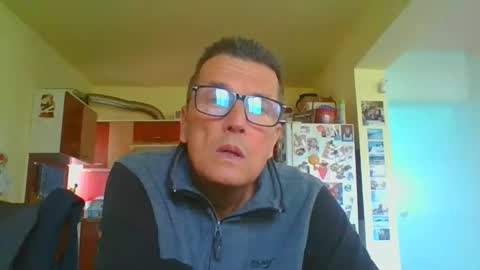 Snapshot of ulmeni7 chatting on April 12, 9:58 am ulmeni7 online show from April 12, 9:58 am