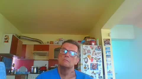 Snapshot of ulmeni7 chatting on April 19, 12:26 pm ulmeni7 online show from April 19, 12:26 pm