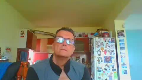 Snapshot of ulmeni7 chatting on April 20, 10:51 am ulmeni7 online show from April 20, 10:51 am