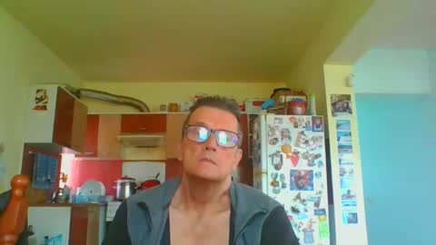 Snapshot of ulmeni7 chatting on April 21, 12:22 pm ulmeni7 online show from April 21, 12:22 pm