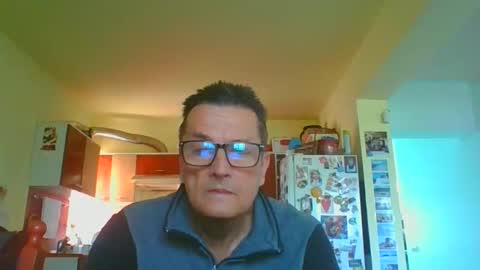 Snapshot of ulmeni7 chatting on April 30, 5:36 am ulmeni7 online show from April 30, 5:36 am