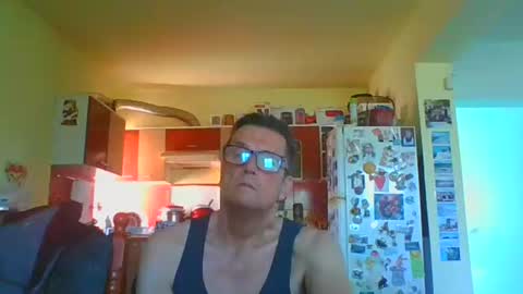 Snapshot of ulmeni7 chatting on May 4, 7:04 am ulmeni7 online show from May 4, 7:04 am