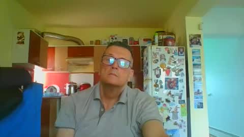 Snapshot of ulmeni7 chatting on May 8, 6:41 am ulmeni7 online show from May 8, 6:41 am