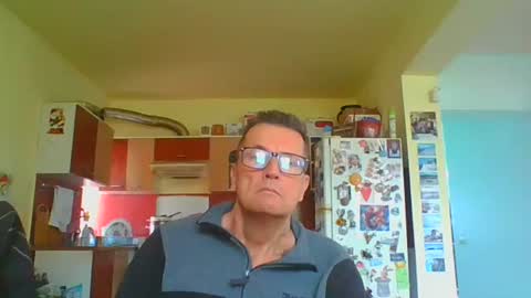 Snapshot of ulmeni7 chatting on May 21, 11:39 am ulmeni7 online show from May 21, 11:39 am