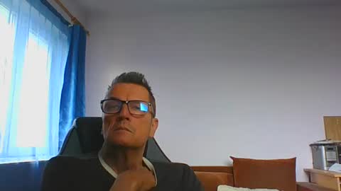 Snapshot of ulmeni7 chatting on May 31, 2:24 pm ulmeni7 online show from May 31, 2:24 pm