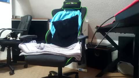 Snapshot of ultraunique chatting on January 10, 7:35 am Mr. Mrs. Smith online show from January 10, 7:35 am