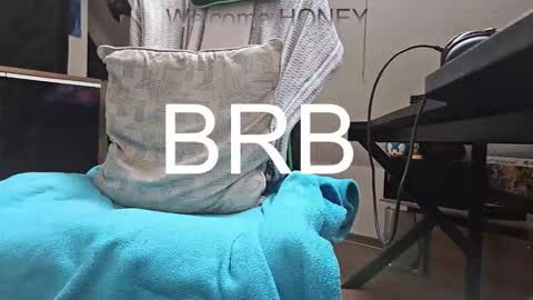 Snapshot of ultraunique chatting on October 24, 10:55 am Mr. Mrs. Smith online show from October 24, 10:55 am