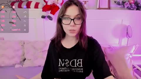 Una  online show from December 19, 9:07 am