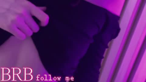 Una  online show from January 15, 12:25 pm