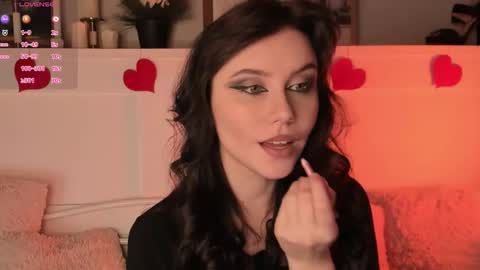 Una  online show from February 14, 9:28 am