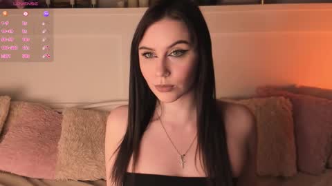 Una  online show from March 15, 9:37 am