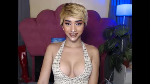 Snapshot of unbeknownst2kylie chatting on May 18, 6:03 pm kylie online show from May 18, 6:03 pm