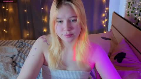 Snapshot of unburntkatniss chatting on April 12, 8:08 am unburntkatniss online show from April 12, 8:08 am