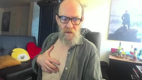 Snapshot of uncle_hottiecb chatting on June 1, 4:31 pm Uncle Hottie online show from June 1, 4:31 pm