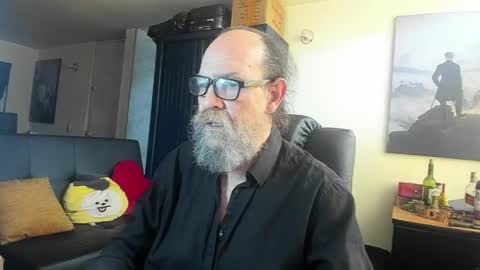 Snapshot of uncle_hottiecb chatting on June 4, 4:46 pm Uncle Hottie online show from June 4, 4:46 pm