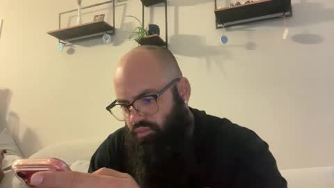 Snapshot of uncutbeard129840 chatting on April 8, 1:44 pm uncutbeard129840 online show from April 8, 1:44 pm