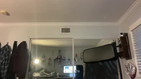 Snapshot of uncutbeard129840 chatting on May 12, 12:46 pm uncutbeard129840 online show from May 12, 12:46 pm