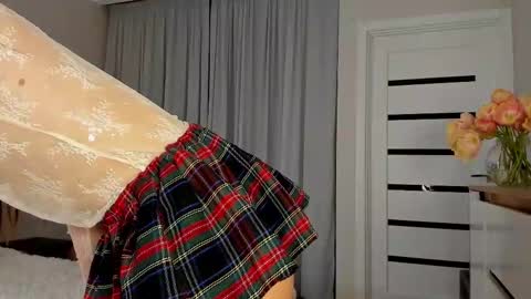 Snapshot of under_the_skin chatting on March 12, 4:13 pm Under The Skin online show from March 12, 4:13 pm