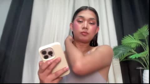Lily online show from May 25, 9:59 am