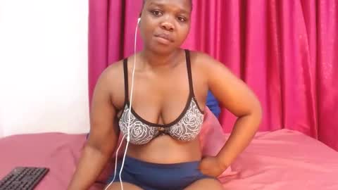 Snapshot of uniquebony chatting on November 22, 9:19 am UNIQUEBONY online show from November 22, 9:19 am